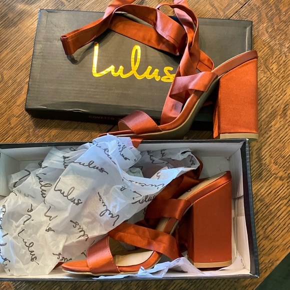 NIB  lulus copper satin heels - Picture 3 of 6